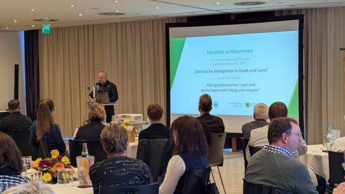 LSK-Präsident Tommy Brumm spricht zu den Anwesenden