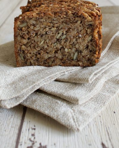 Eine Scheibe Vollkornbrot